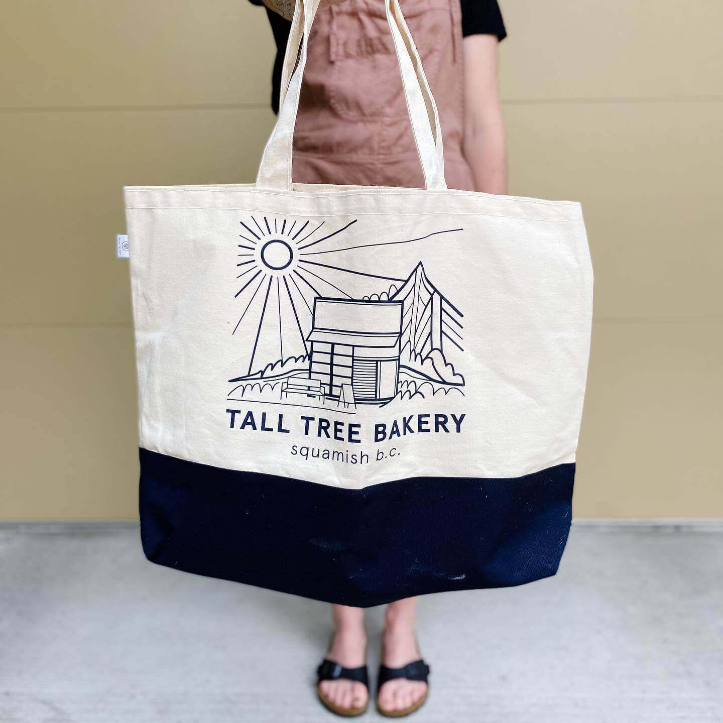 Sac personnalisé en tissu fait au Québec. Impression de logo sur le sac en coton durable