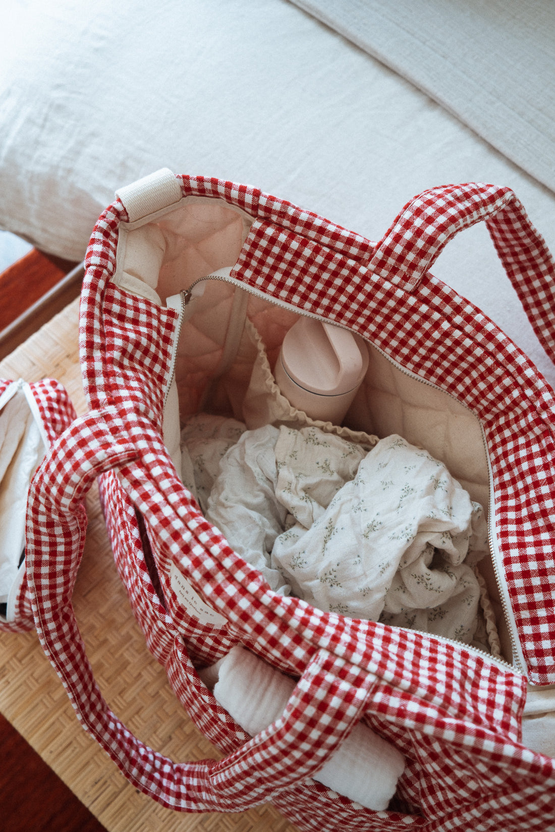 sac a couches vichy rouge ouvert