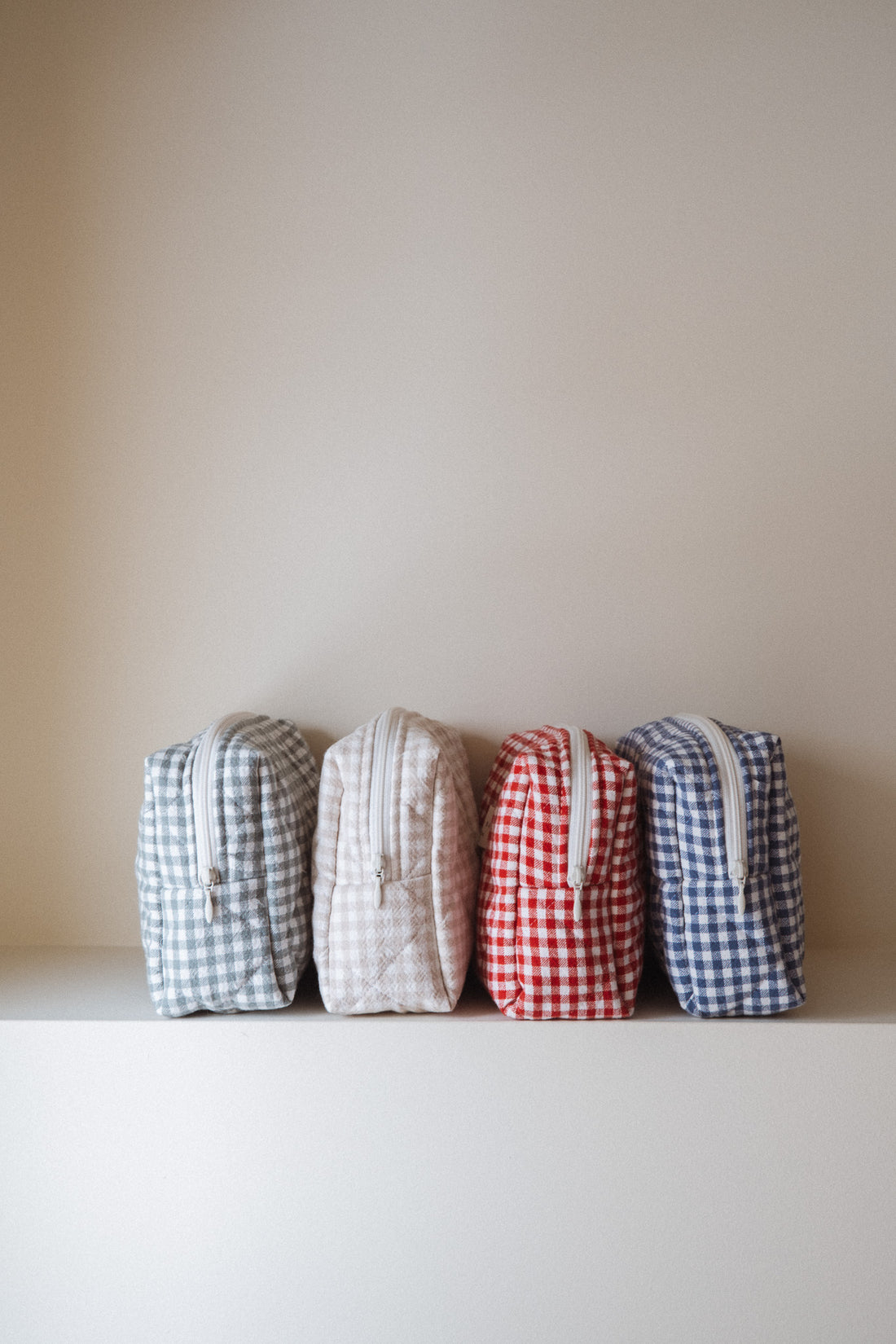 pochettes vichy sur une tablette