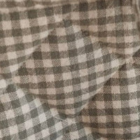 sac à couches vichy sauge sur une chaise berçante