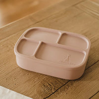 bento rose sur une table