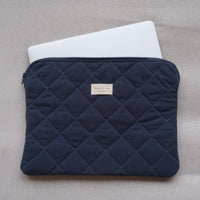 pochette ordinateur noir, dans le sac
