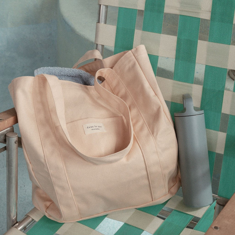 sac pêche sur une chaise