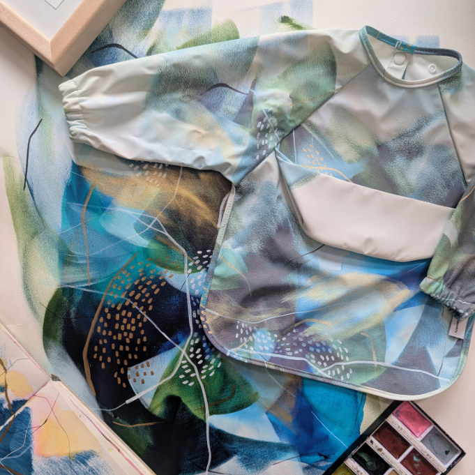 Bavette à manches longues avec pochette intégrée