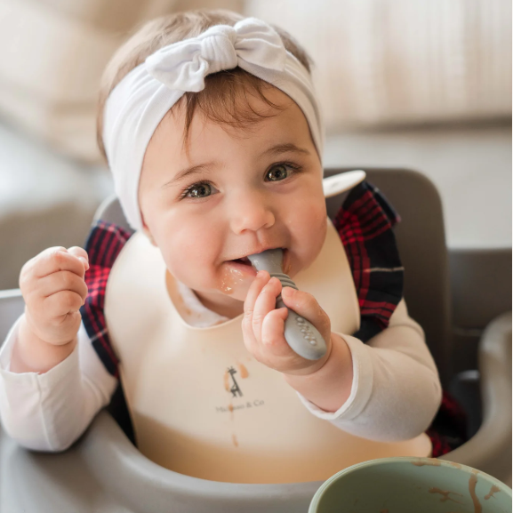 Les cuillères d'apprentissage en silicone