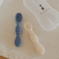 Les cuillères d'apprentissage en silicone