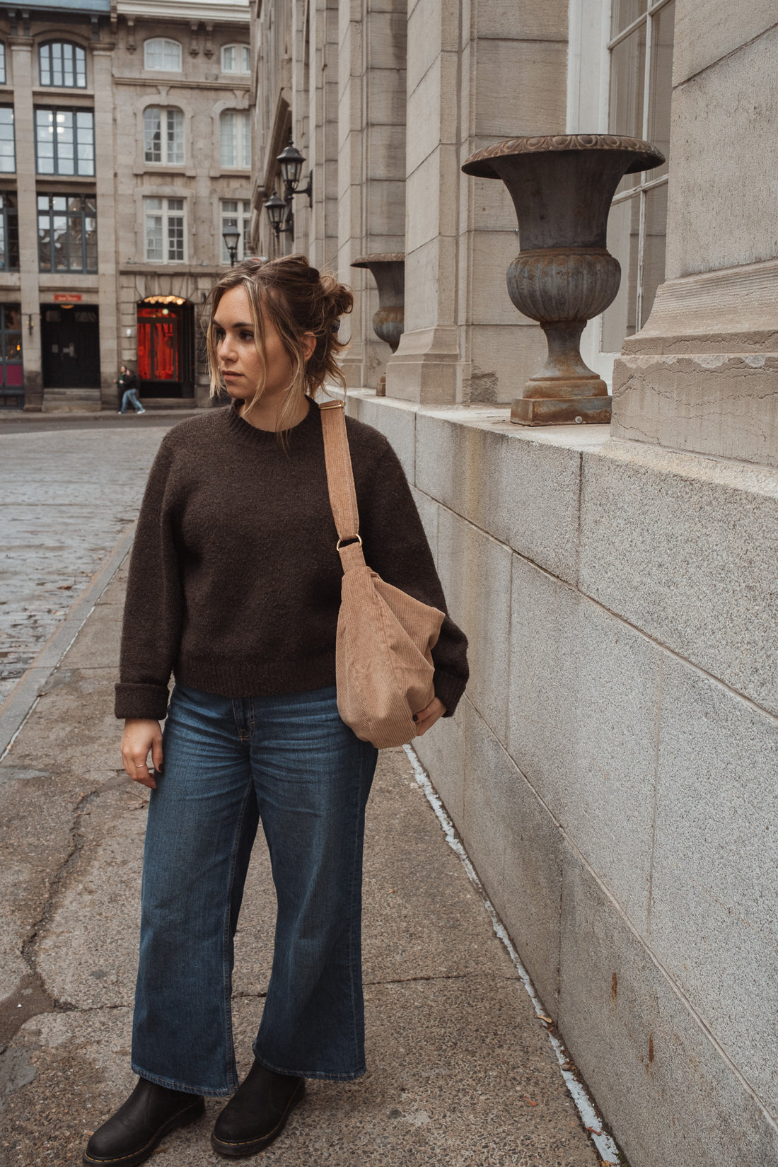 Crescent corduroy bag - Adjustable Shoulder Strap & Zipper Closure