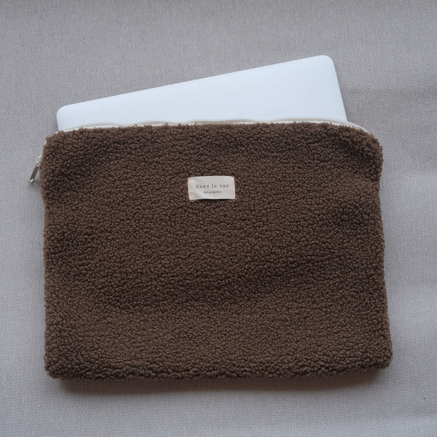 ordinateur portable et sa pochette en sherpa