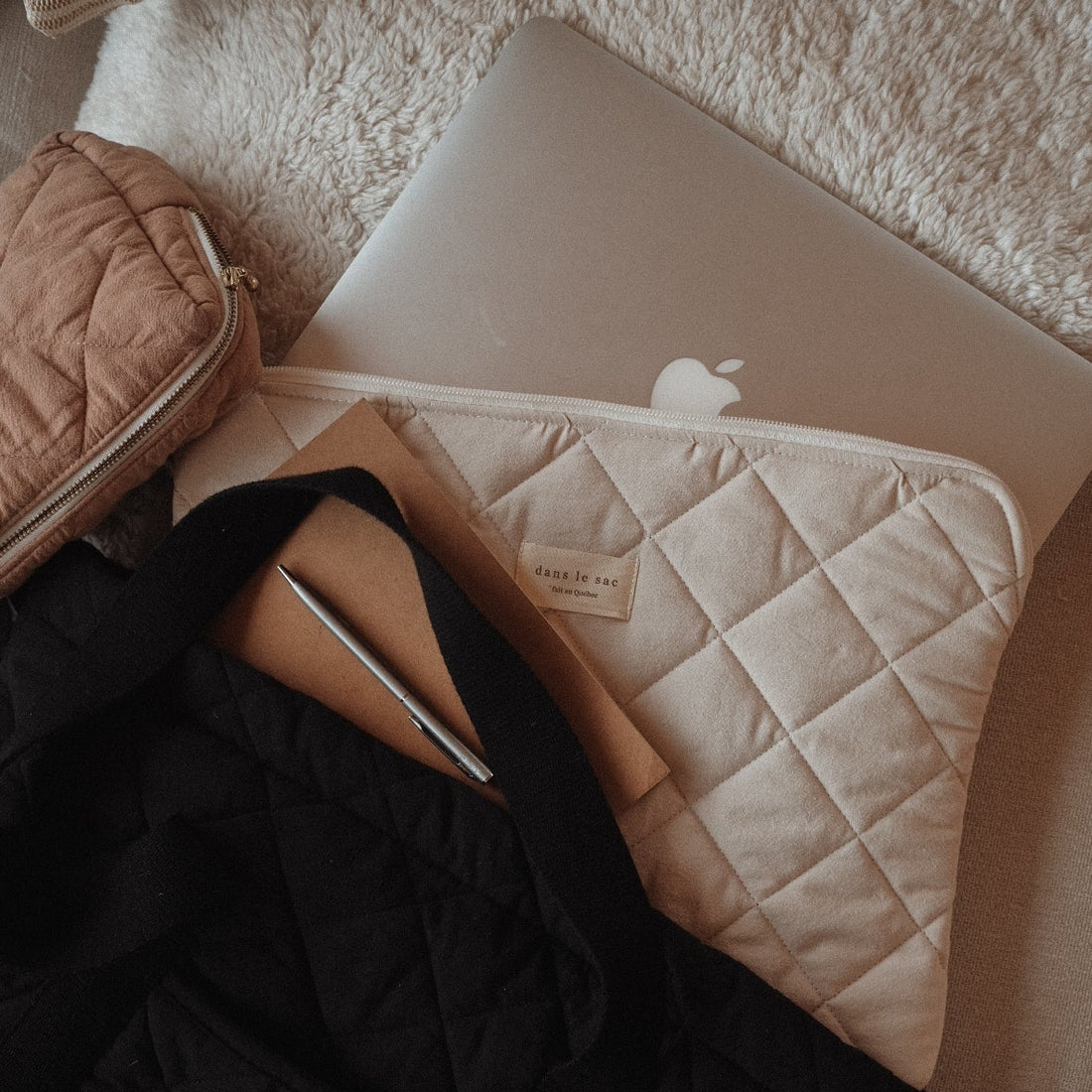 Pochette pour ordinateur portable de 16 pouces en coton matelassé.